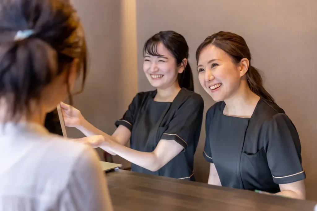 クリニック受付業務の様子